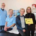 Scheckübergabe: Dr. Achim Diestelkamp, Doris Neumann (beide Praxis ohne Grenzen), Reinhild Kasch und Sabine Borchers (beide Inner Wheel) (v.links). Vier Personen mit einem symbolischen Scheck